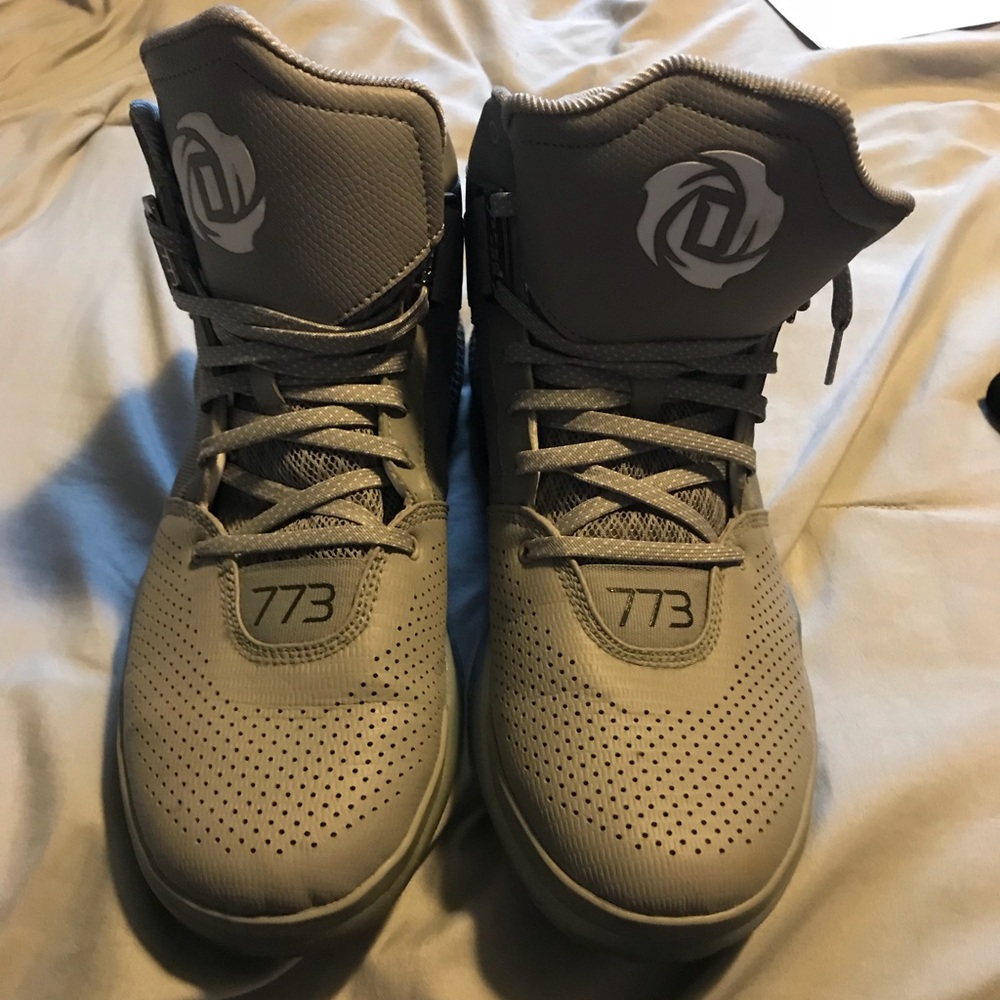 D-Rose 773 IV Adidas men’s basketball shoes